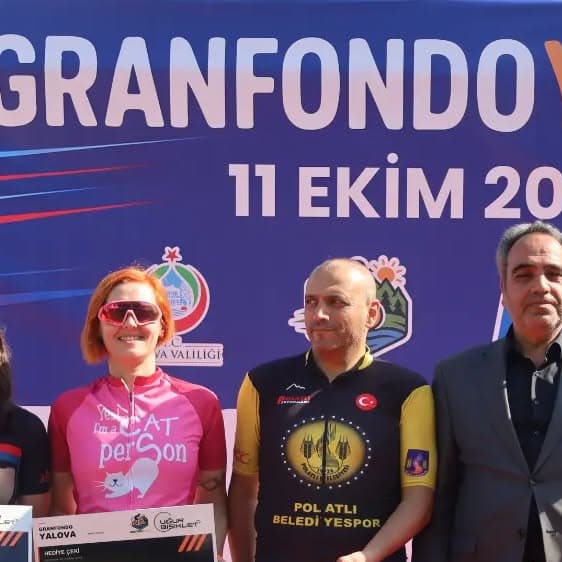 Granfondo Yalova’da Uğur Bisiklet’ten Sporcularımıza Hediye! 🚴🎁 Çekiliş sonucunda 6 sporcumuzun her biri 5.000 TL değerinde hediye çeki kazandı.